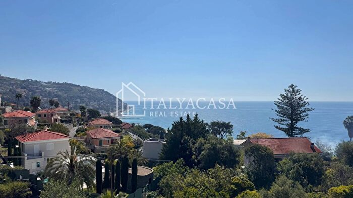 Casa quadrilocale in vendita in Strada Valdirodi, Ospedaletti