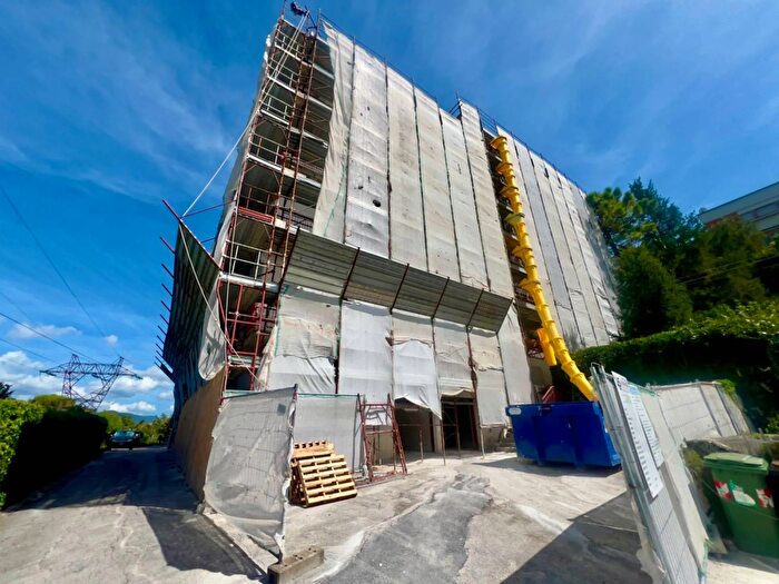 Appartamento con 6 locali in vendita in Via Bovio, Fabriano