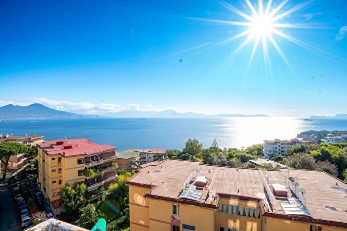 Appartamento quadrilocale in vendita in Via Francesco Petrarca, Napoli