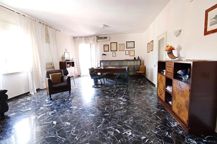 Appartamento con 5 locali in affitto in Corso Gelone, Siracusa