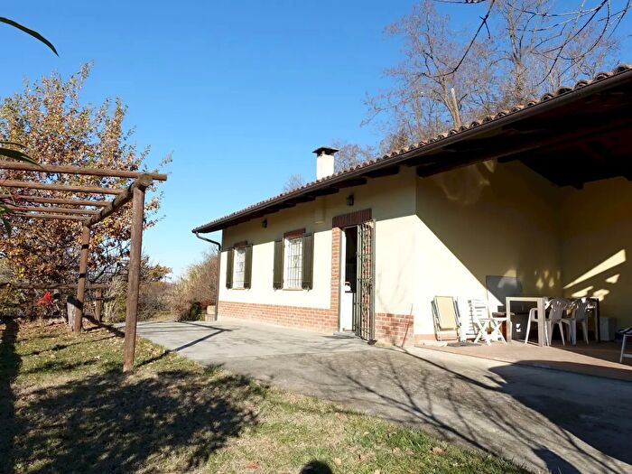 Casa quadrilocale in vendita in Regione Boschi, Canelli