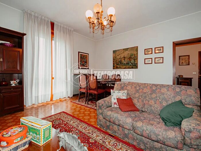 Casa con 6 locali in vendita in Via Alagna, Garlasco