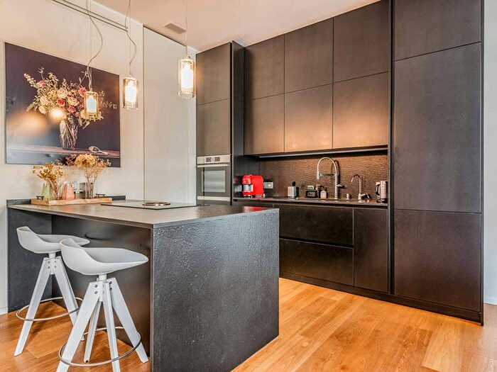 Appartamento trilocale in affitto in Via Tommaso da Cazzaniga, Moscova, Milano