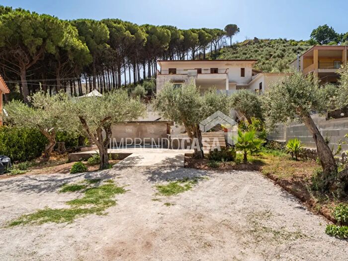 Appartamento quadrilocale in vendita in Via Regione Siciliana, Monreale