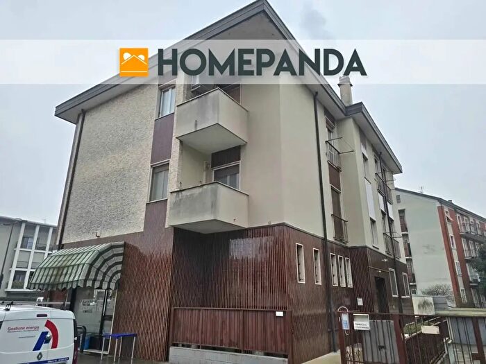 Appartamento trilocale in vendita in Via Trieste, Segrate