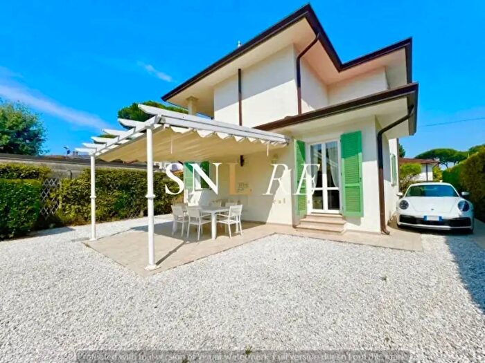 Casa con 6 locali in vendita in Via Cortona, Pietrasanta