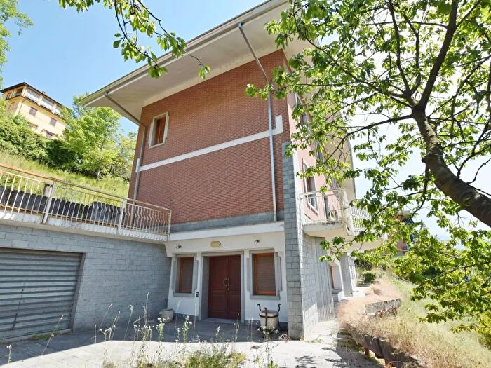 Casa con 13 locali in vendita in Via Nino Carboneri, Mondovi'