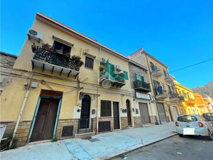 Appartamento quadrilocale in affitto in Via Briuccia, Resuttana, Palermo