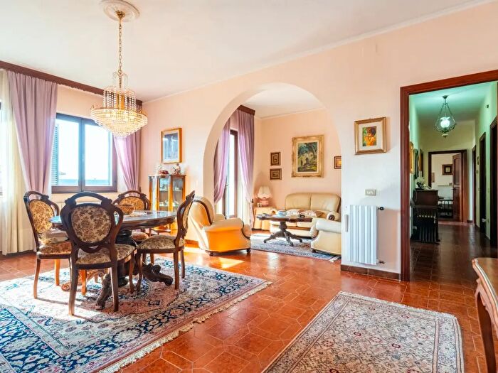 Appartamento con 7 locali in vendita in Via Alfonso Lamarmora, Pula