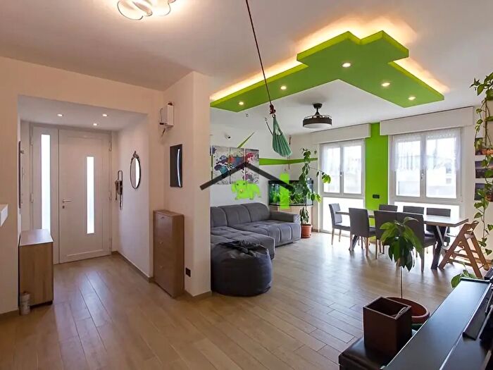 Appartamento con 8 locali in vendita in Via San Martino, Vajont