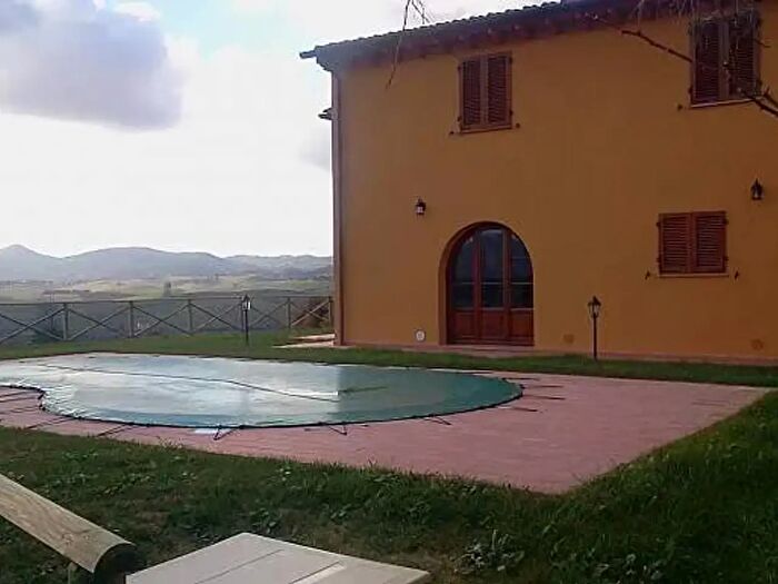 Casa con 8 locali in vendita in Orciano Pisano