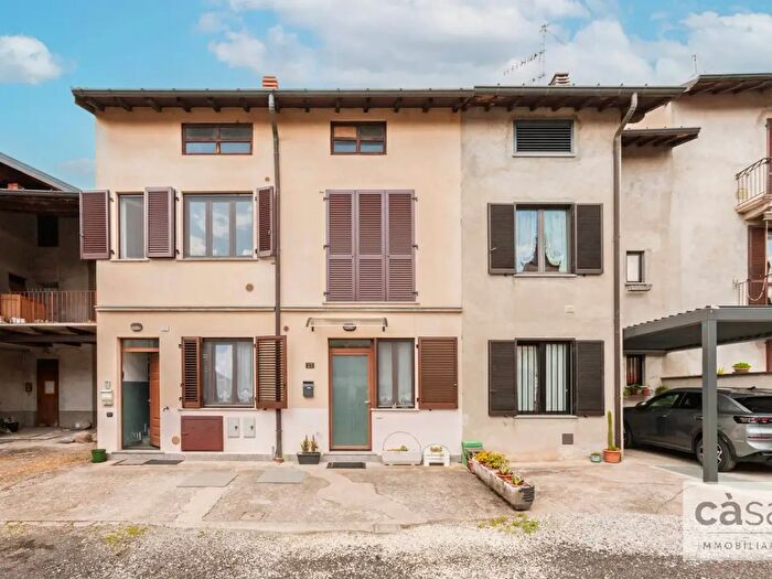 Appartamento trilocale in vendita in Via Trento, Malnate