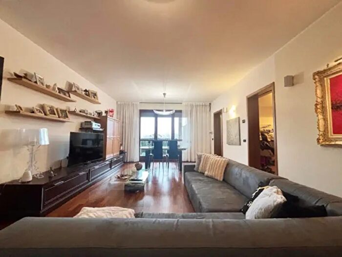 Appartamento trilocale in vendita in Via Monte Gottero, Parma