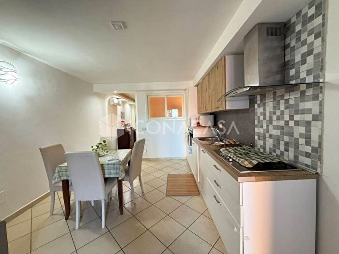 Appartamento trilocale in vendita in Via San Domenico, Vomero, Napoli