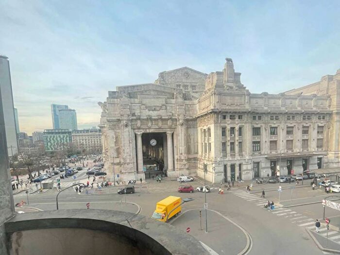 Appartamento bilocale in affitto in Piazza Luigi di Savoia, Centrale, Milano