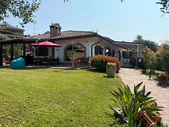 Casa con 7 locali in vendita in Via degli Olivi, Castelnuovo Di Porto