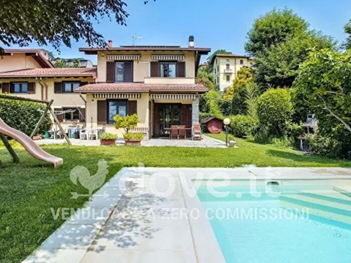 Casa quadrilocale in vendita in Besozzo