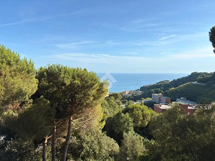 Appartamento con 5 locali in vendita in Via Due Dicembre, Genova