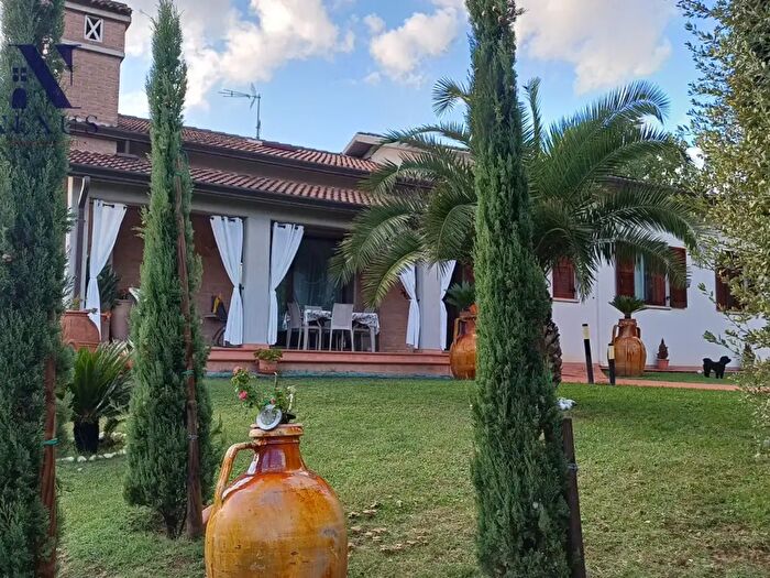 Casa con 6 locali in vendita in Petriano