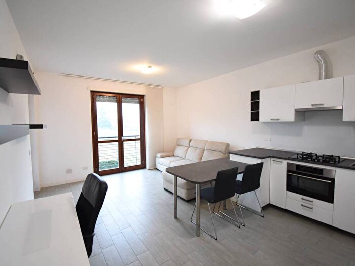 Appartamento bilocale in affitto in Via Cesare Battisti, Ronco Briantino