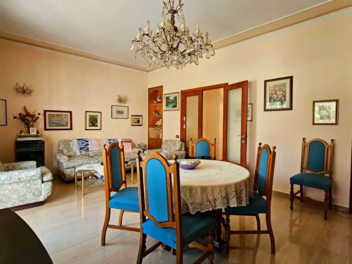 Appartamento con 8 locali in vendita in Via Ragusa, Ancona