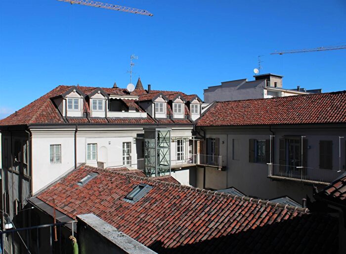 Appartamento quadrilocale in vendita in Via Dionisotti, Vercelli