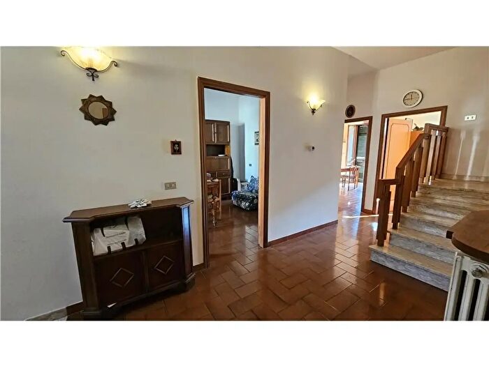 Casa con 6 locali in vendita in Empoli