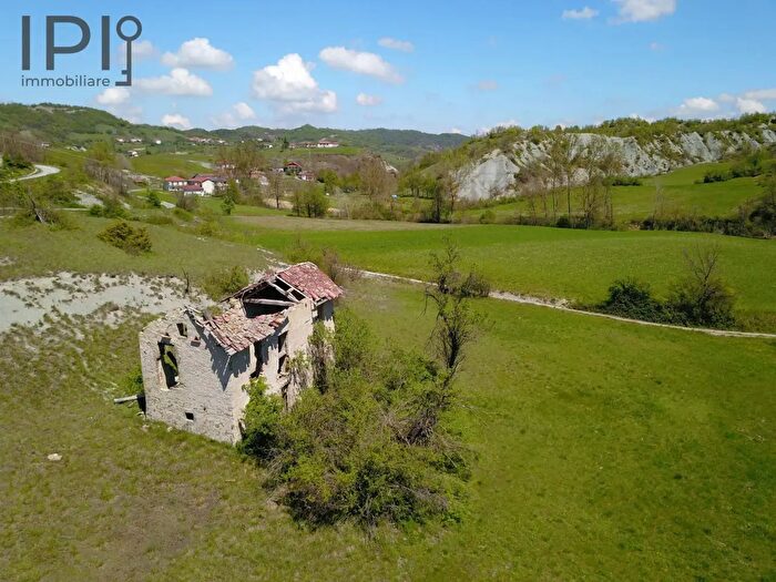 Casa quadrilocale in vendita in Pareto