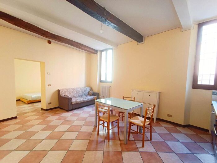 Appartamento trilocale in affitto in Via San Carlo, Centro Storico, Reggio Emilia