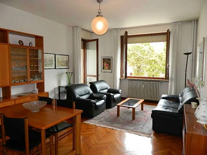 Appartamento trilocale in vendita in Via Cesare Battisti Sondrio Sondrio, Sondrio