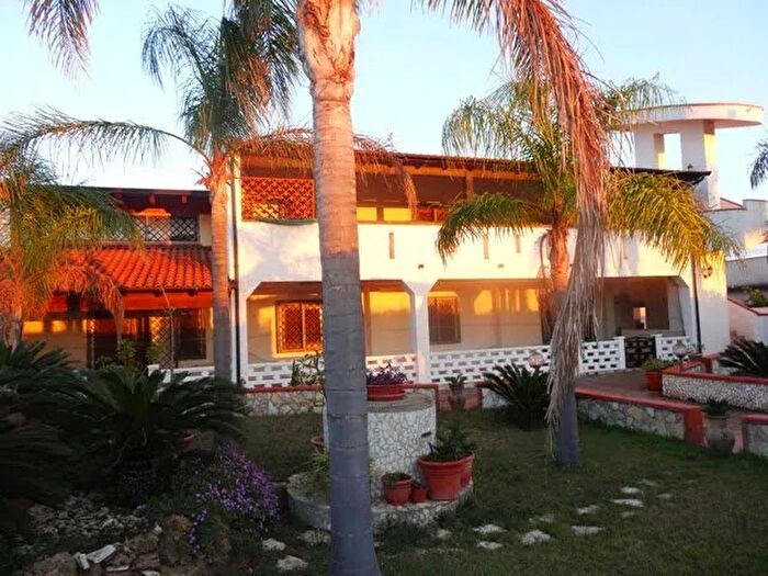 Casa con 10 locali in vendita in Via Castelvetrano, Castelvetrano