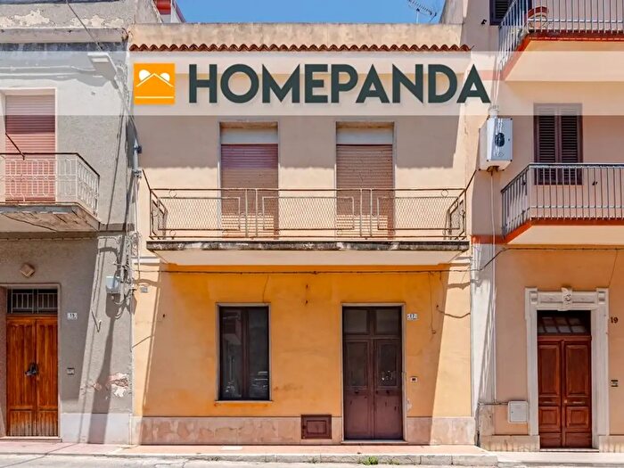 Casa con 6 locali in vendita in Via Luigi Settembrini, Avola