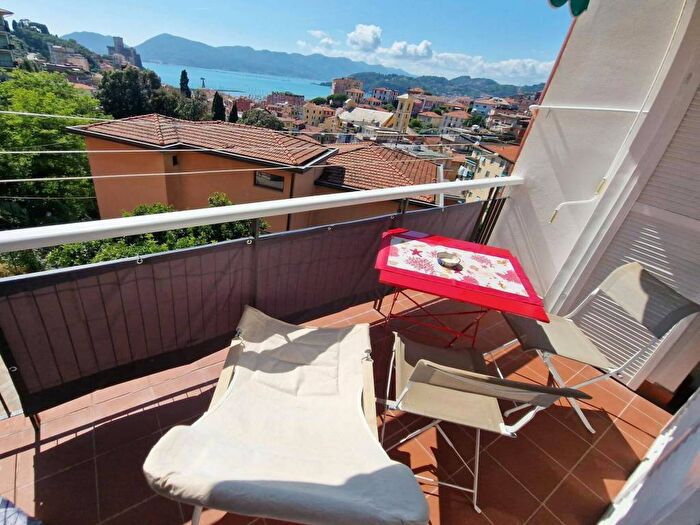 Appartamento trilocale in affitto in Via Carbognano ª Traversa, Lerici Paese, Lerici