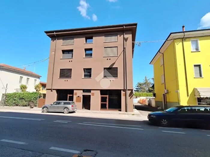 Appartamento trilocale in affitto in Via Verona, Mantova