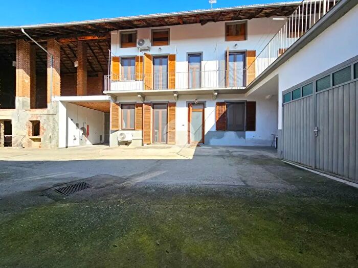 Casa con 5 locali in vendita in Via Camino, Caluso