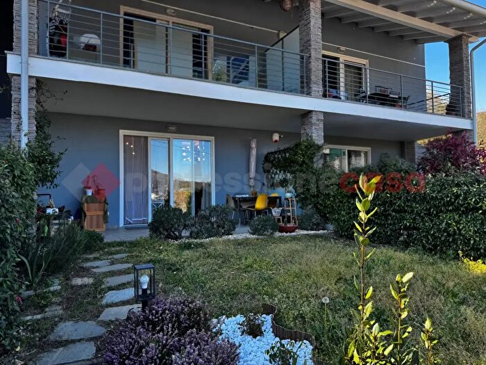 Appartamento trilocale in vendita in Via per Pisano, Meina