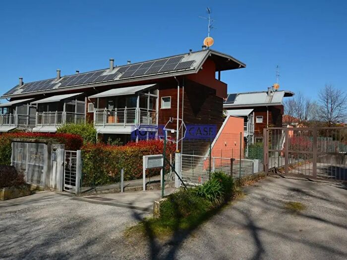 Appartamento bilocale in vendita in Via Volta bis, Lomagna