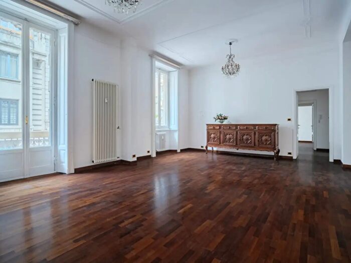 Appartamento con 8 locali in affitto in Via Bartolomeo Panizza, Milano