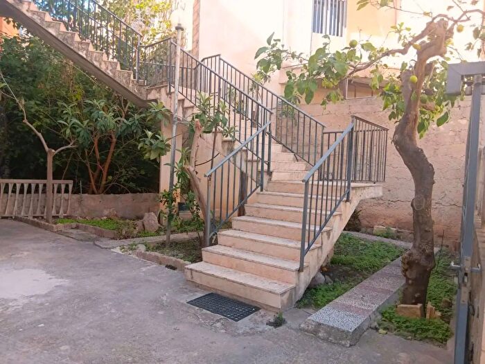 Casa con 5 locali in vendita in Comiso