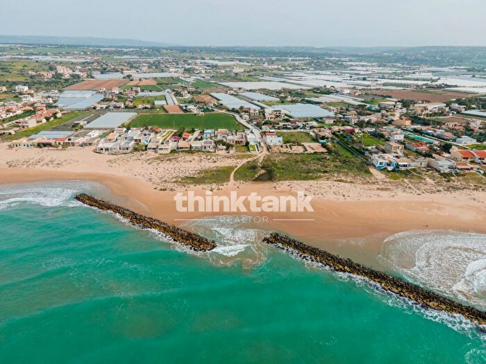 Casa con 6 locali in vendita in Via Comiso Snc, Scicli