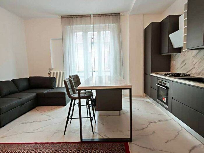 Appartamento bilocale in affitto in Via San Gregorio, Centrale, Milano