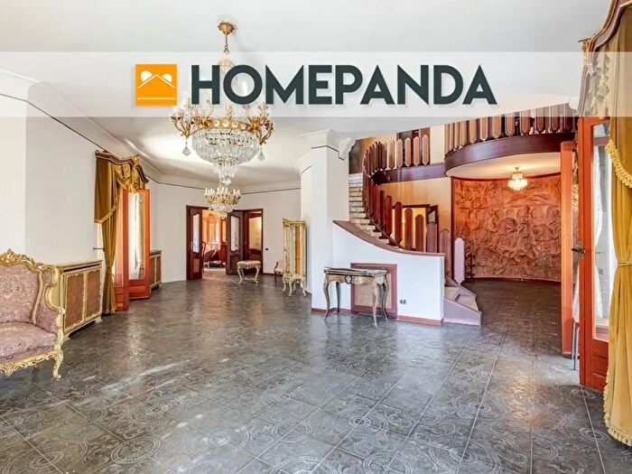 Casa con 17 locali in vendita in Via Giovanni Battista De La Salle, Catania