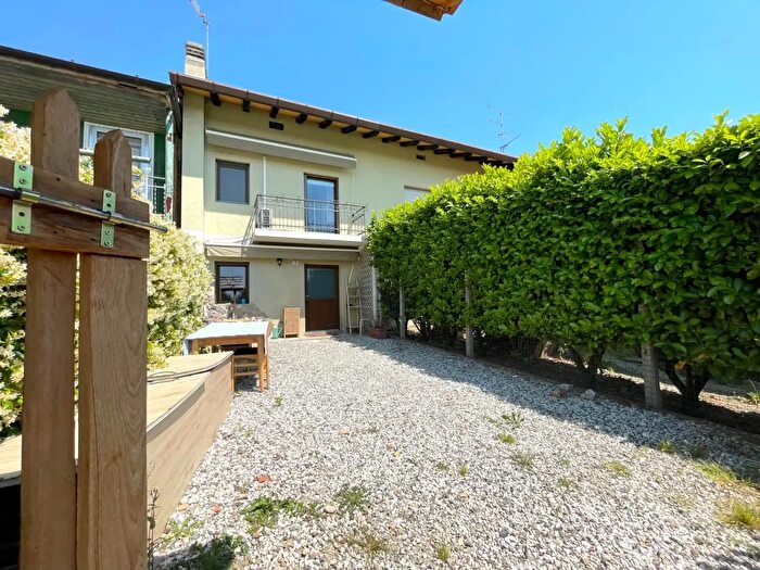 Casa bilocale in vendita in Via Moscjate, Buia