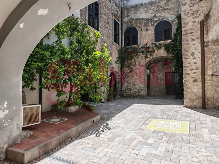 Casa con 8 locali in vendita in Via Procusi, Solopaca