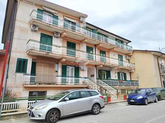 Appartamento con 5 locali in vendita in Via Provinciale, Pratola Serra