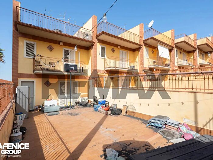 Casa con 10 locali in vendita in Via Naxos, Motta Sant'Anastasia