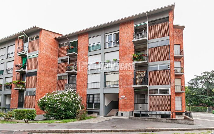 Appartamento trilocale in vendita in Via Val Lagarina, Milano
