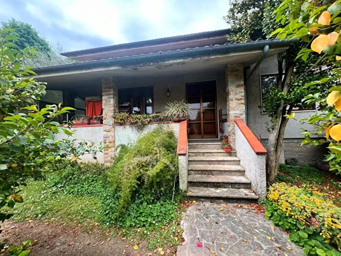 Casa con 7 locali in vendita in Capannori