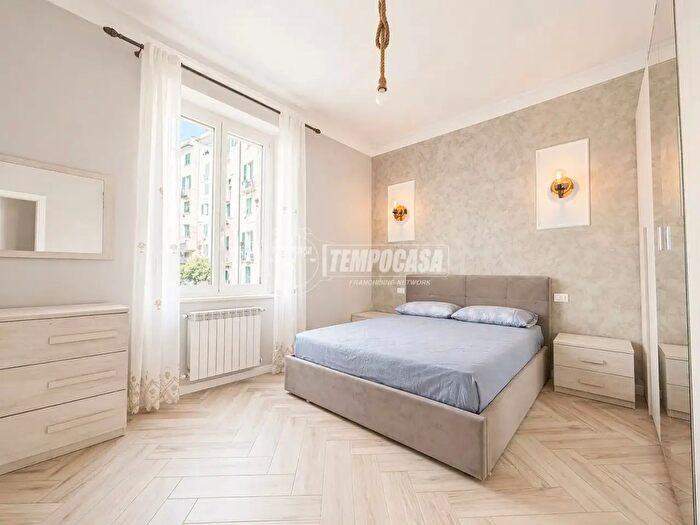 Appartamento quadrilocale in vendita in Via Venezia, Genova