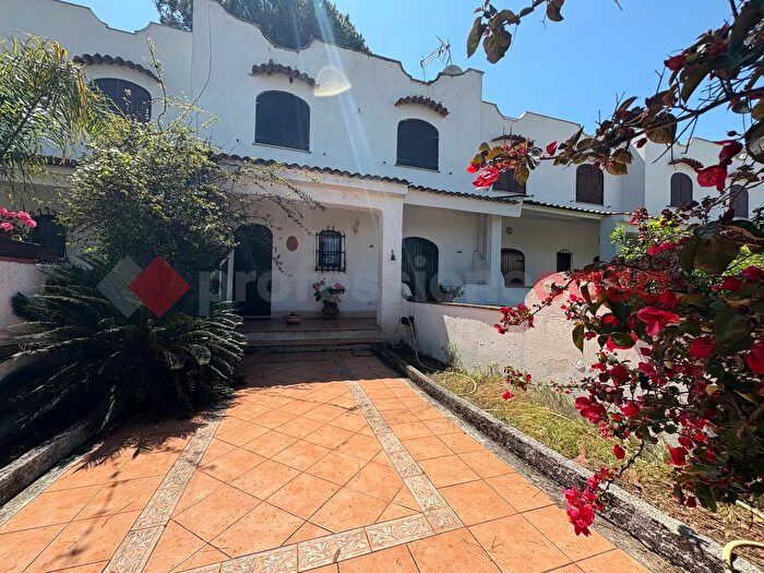 Casa con 6 locali in vendita in Onda del Circeo, Terracina
